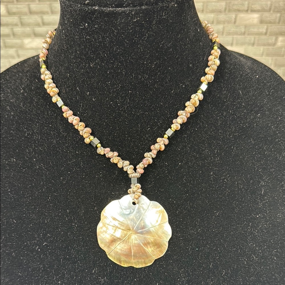 NWT Elegant Gold and Brown Beaded Necklace